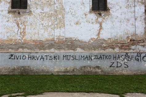 Otkriven Autor Uvredljivih Grafita Na Crkvi U Rajevom Selu