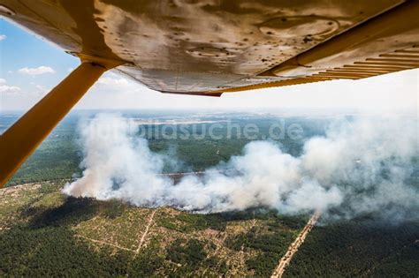 J Terbog Aus Der Vogelperspektive Rauchschwaden Eines Brandes Im