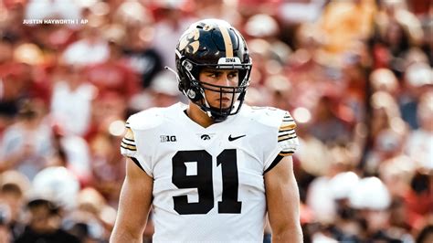 Meet The Prospect Iowa Dl Lukas Van Ness