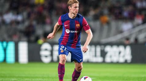 Barcelona Sporting Director Meets With Frenkie De Jong Agent For