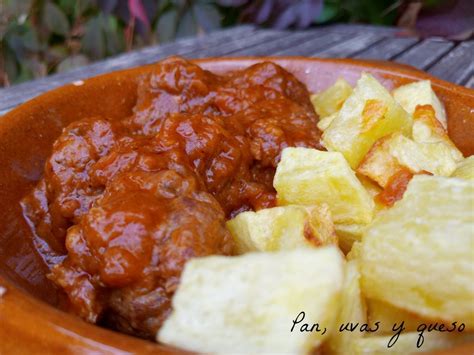 Albóndigas En Salsa Española En Crock Pot Pan Uvas Y Queso