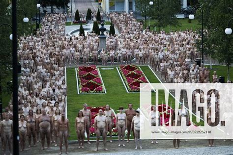 Volunteers Pose Nude For Usf Photographer Spe Imago