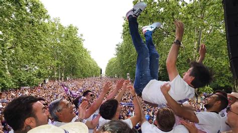 Fotogaler A La Afici N Se Vuelca Con El Valladolid En La Celebraci N