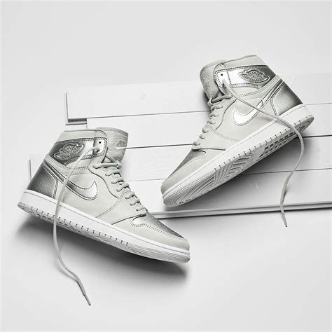 Pin By Yoseliniñiguez On Sneakers Air Jordans Silver Sneakers