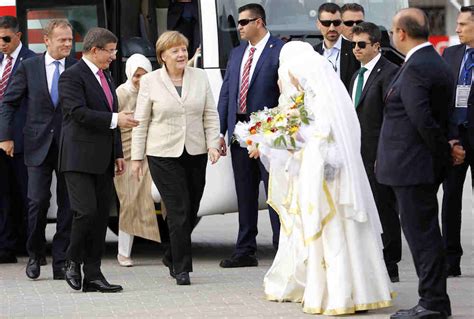 Merkel Begins Turkey Trip With Visit To Refugee Camp