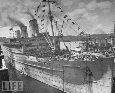 Ocean Superliners Queen Mary Ww2 Converted In New York For Wartime