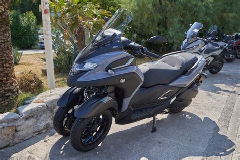 Tricity 300 découvrez la tendance des scooters à trois roues