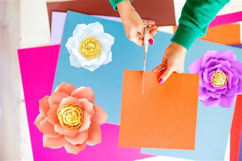 Free Flower Template How To Make Large Paper Flowers Paper Flower Template Paper Flowers