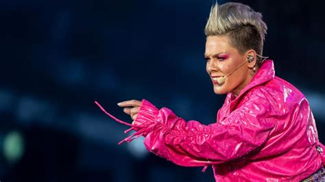 Pink Schw Rmt Von Rammstein Bei K Ln Konzert Das Sagt Sie Danach