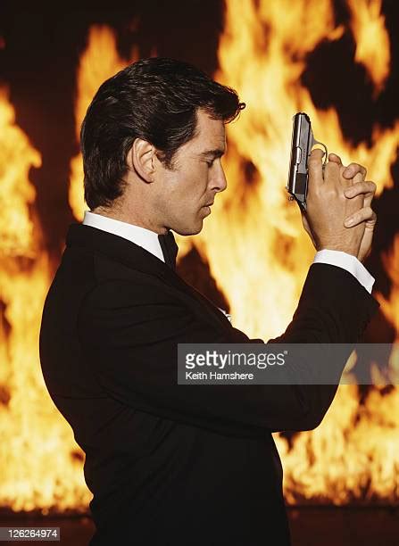 James Bond Pistol Imagens E Fotografias De Stock Getty Images