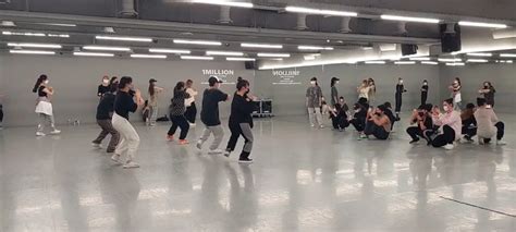 How to Take a K-Pop Dance Class Online (or in Seoul)