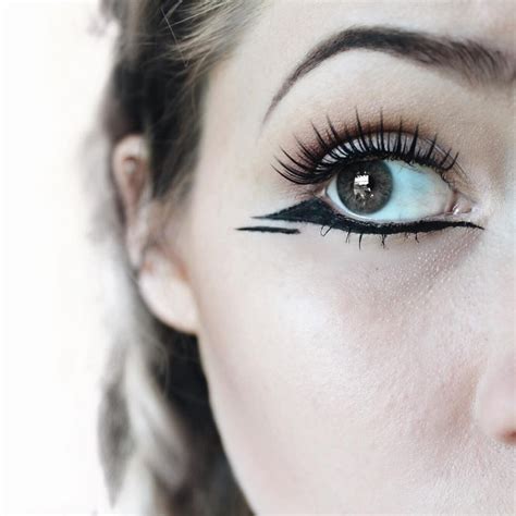 Love This Unique Reverse Negative Space Cat Eye Trendy Makeup Idea