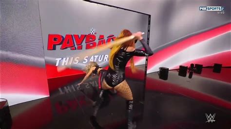 Becky Lynch Ataca A Trish Stratus Con Un Palo De Kendo Antes De Payback