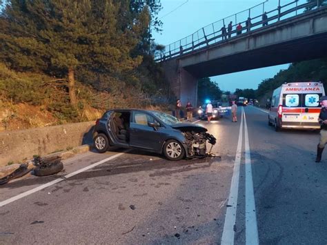 Incidente Stradale Lungo La Telesina Tra Due Auto Due Feriti