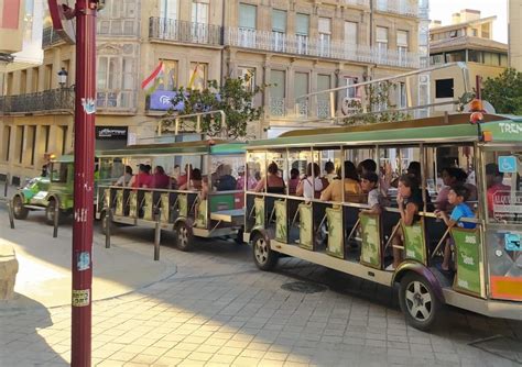 Pasajeros al tren turístico de Haro