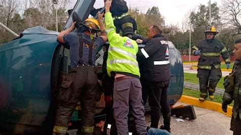 Video Una Mujer Fue A Rendir La Prueba De Manejo Y Volc Su Auto