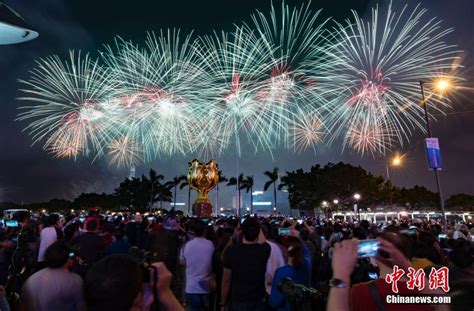 香港举行新春烟花汇演庆祝传统佳节 搜狐大视野 搜狐新闻