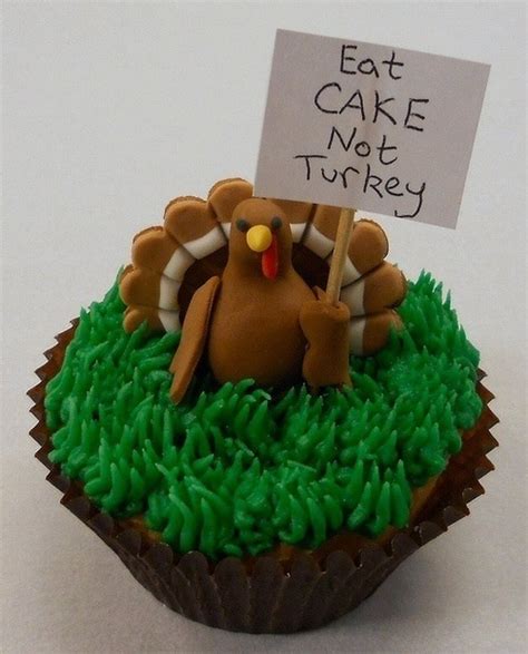 Turkey Day Cupcakes 💚 Thanksgiving Cupcakes Thanksgiving Cakes Holiday Cupcakes