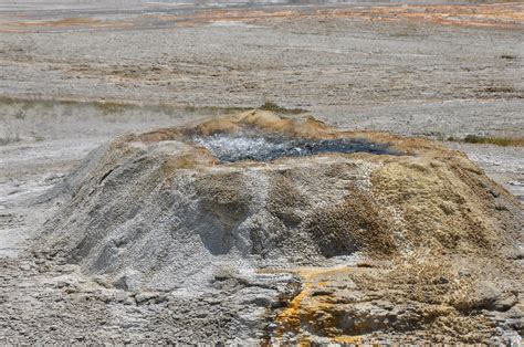 Sponge Geyser Mid Afternoon August Geysers Ar Flickr