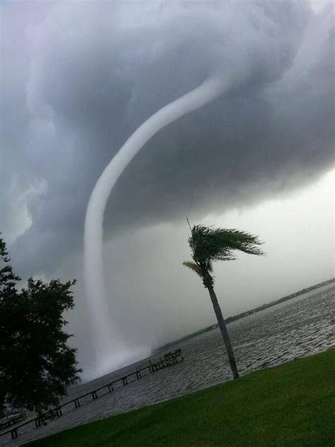 Tampa Waterspout Waterspout Spins Up In The Tampa Bay Area Monday