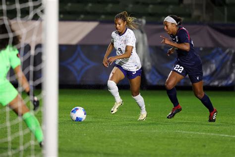 Morgan Snaps 11 Game Uswnt Goal Drought With Dominican Republic Penalty