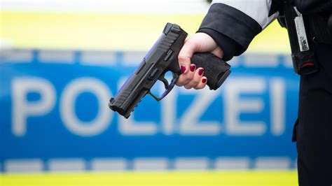 Nahe Kassel Hessische Polizei erschießt bewaffneten Mann bei