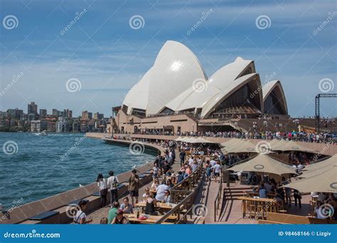 Sydney Opera House And Opera Bar Crowd Editorial Photo Image Of Architecture Break 98468166