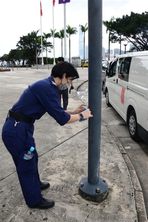 回歸25｜渠務署派員巡金紫荊廣場 警加強戒備檢查燈柱 消費券專頁