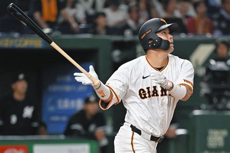 巨人・大城卓三、今季第1号の先制3ラン ロッテ先発・西野勇士の真ん中高めの直球を強振：中日スポーツ・東京中日スポーツ