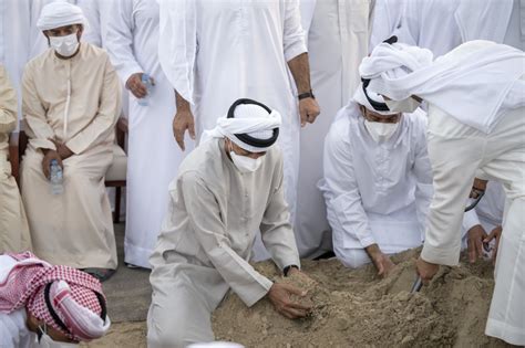 شاهد صلاة الجنازة ومراسم دفن جثمان الشيخ خليفة بن زايد صحيفة الوئام