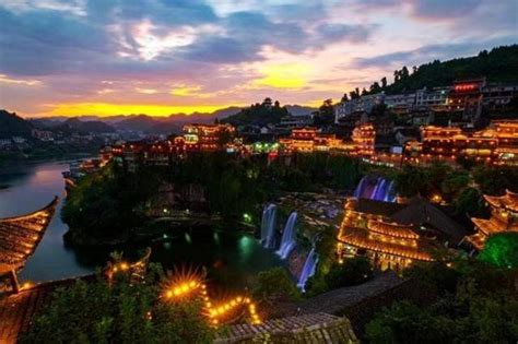 芙蓉镇夜景图片风景大瀑布古镇大山谷图库