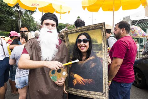 Fotos Ritaleena Leva Sucessos Da Rainha Do Rock Brasileiro Para Ruas