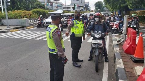 Hari Pertama Operasi Keselamatan Jaya 2023 Di Jakbar Polisi Tindak 97