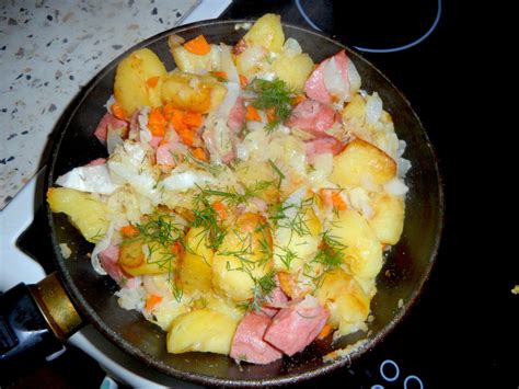 Жареная картошка с луком, колбасой и морковкой. Ре (Александр Когадеев ...
