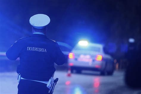 Prvi snimak lančanog sudara kod Umčara Jedan automobil zgužvan drugi