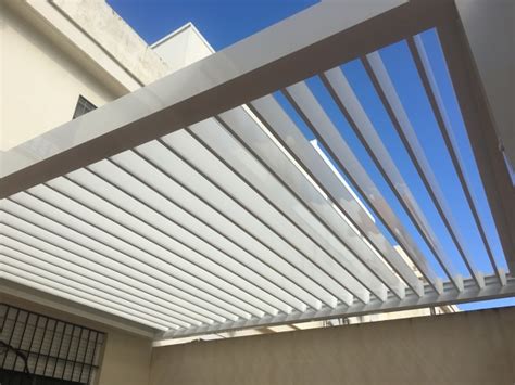 Foto Pérgola Bioclimatica de Lamas Orientables Blanca blanca de Alfa