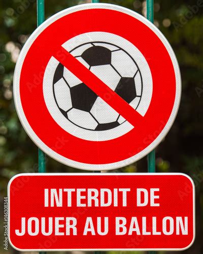 Photo Stock Panneau D Interdiction De Jouer Au Ballon Adobe Stock