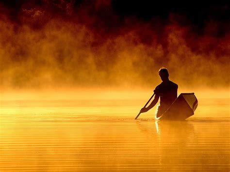 Silueta Del Hombre Montando Bote Agua Noche Bote Fondo De Pantalla