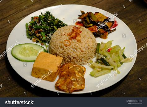 Nasi Campur Vegetarian Brown Rice Green Stock Photo 1913511778 | Shutterstock