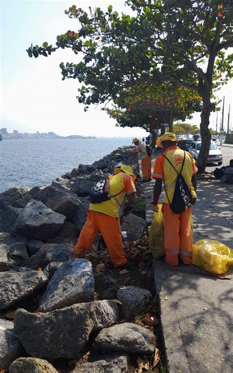 Clin realiza mutirão de limpeza nas pedras da litorânea Niterói O Dia