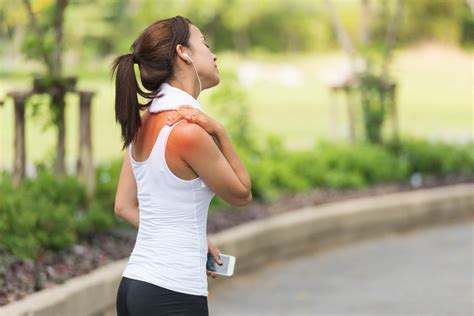 Ways To Prevent Common Shoulder Injuries This Summer