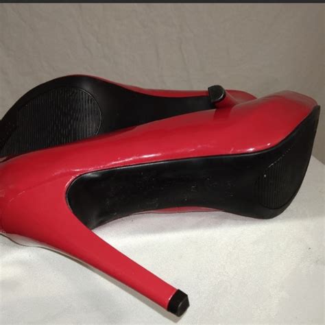 Guess Patent Leather Platform Heels Pumps Like New Gem