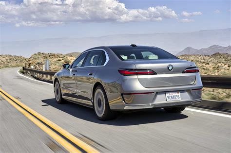 Review The 2023 Electric Bmw I7 And Bmw 760i Are The New Kings Of Luxury Motoringfile