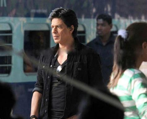 Chennai Express Train Scene Shahrukh Khan And Deepika Padukone