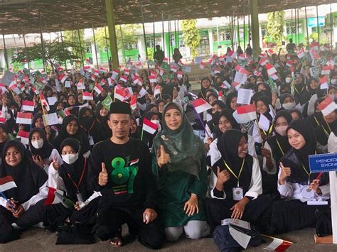 Ribuan Mahasiswa Baru Universitas Hamzanwadi Ikuti Pkkmb Rektor