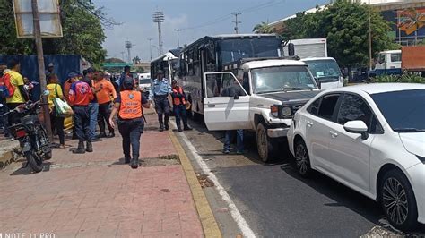 10 heridos en choque múltiple causado por un bus sin frenos Diario La