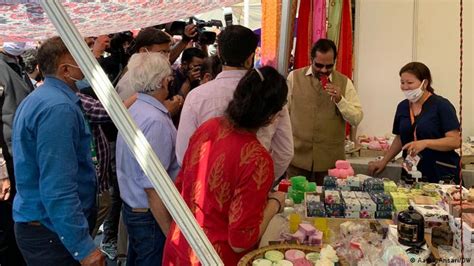 कारीगरों शिल्पकारों और दस्तकारों का संगम है हुनर हाट वीडियो और