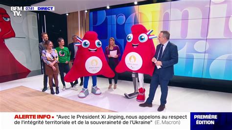 Les Phryges Mascottes Des Jo De Paris En Visite Sur Le Plateau De