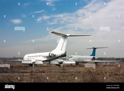 Old Airplanes Hi Res Stock Photography And Images Alamy