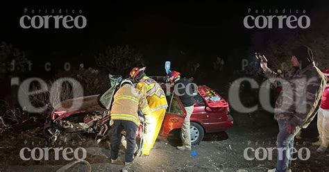 Accidente entre dos vehículos en la carretera San Luis de la Paz